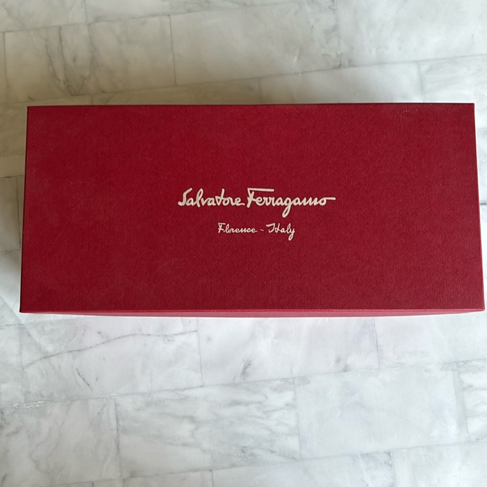 Salvatore Ferragamo Pandy Bow Jelly Thong Sandals - Picture 2 of 15